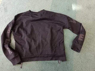 Felpa nera con strass