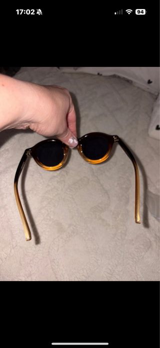 Gafas de sol marrones y negras