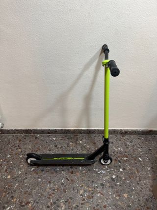 Patinete verde y negro