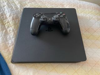 PlayStation 4 Slim Nera
