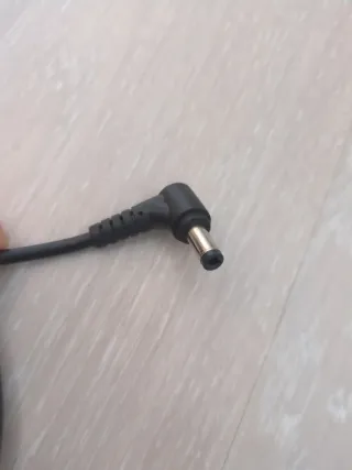 Cargador Lavolta 19V 4.7A Portátil.