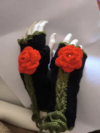 Guantes largos crochet flor roja