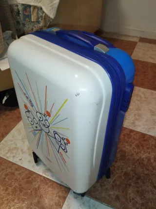 Maleta juvenil rígida con ruedas