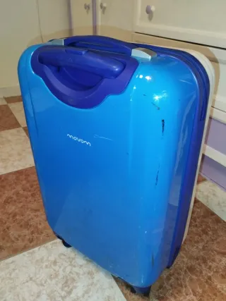 Maleta juvenil rígida con ruedas