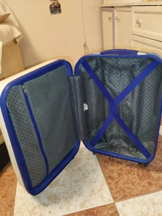 Maleta juvenil rígida con ruedas