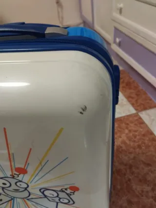 Maleta juvenil rígida con ruedas