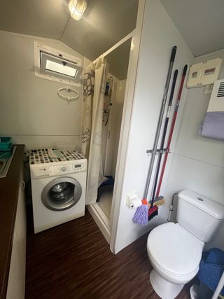 COMO NUEVA! CARAVANA EN PARCELA CON CASETA-LAVABO