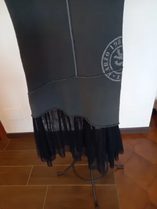 Abito grigio con pizzo nero so