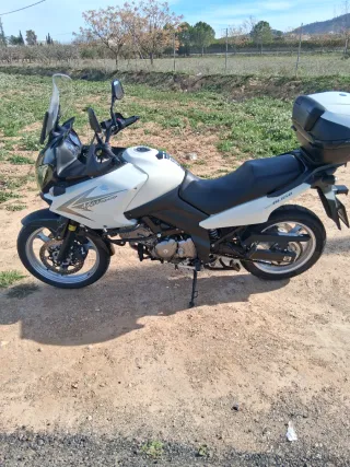 Suzuki V-Strom DL650 Blanca