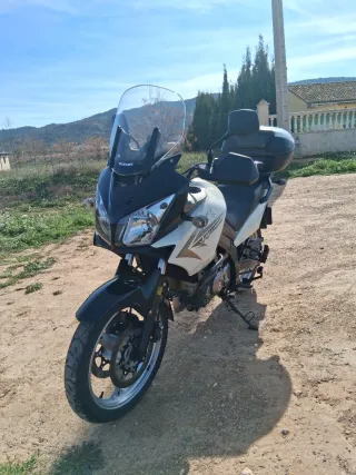 Suzuki V-Strom DL650 Blanca