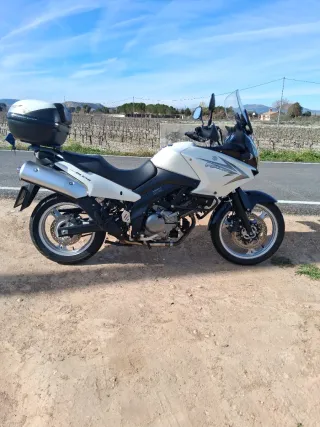 Suzuki V-Strom DL650 Blanca