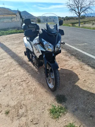 Suzuki V-Strom DL650 Blanca