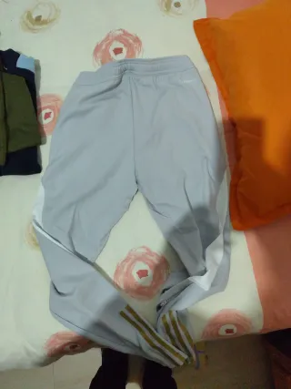 Pantalón chándal Adidas gris con etiquetas