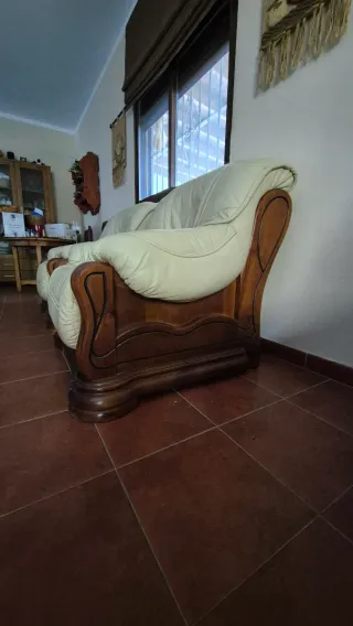 Sillones de piel y madera auténticos