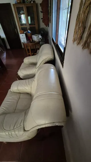 Sillones de piel y madera auténticos