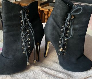 Botines negros tacón dorado