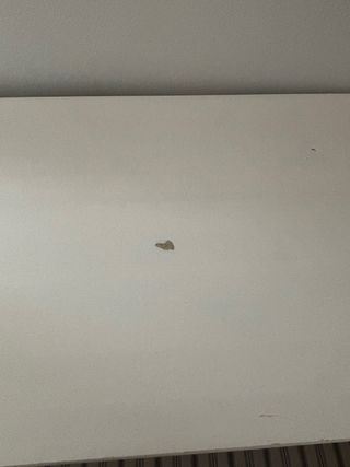 Cómoda blanca de madera