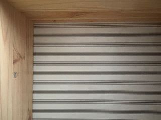 Cómoda blanca de madera