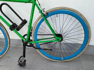 Bicicleta Fixie Verde Ruedas Azules