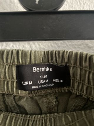 Pantalón Bershka verde oliva