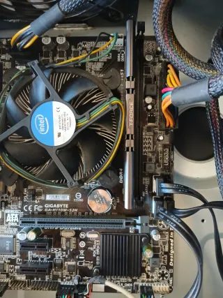 Ordenador PC i5 16GB RAM HD Graphics 530 (128 MB)