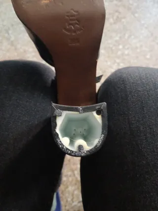 Zapatos  piel  hay que arreglar los 2 tacones