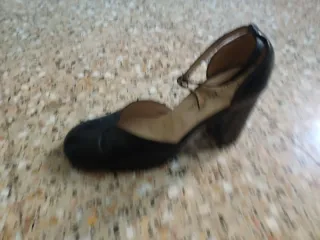 Zapatos  piel  hay que arreglar los 2 tacones