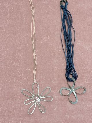 2 Collane Metallo Fiore e Croce