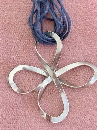 2 Collane Metallo Fiore e Croce