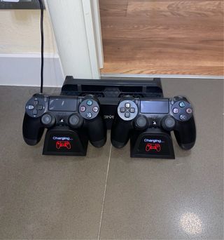 Supporto DND PS4 Multifunzione con Controller