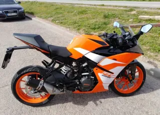 KTM RC 125 Moto Naranja