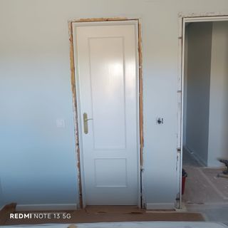 Puertas de casa y lámpara 4 focos