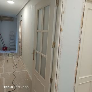 Puertas de casa y lámpara 4 focos