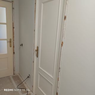 Puertas de casa y lámpara 4 focos