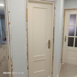 Puertas de casa y lámpara 4 focos