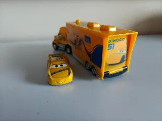 Camión Mack Dinoco 51 y Cruz Ramírez