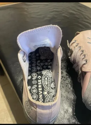 Converse rosas y plateadas