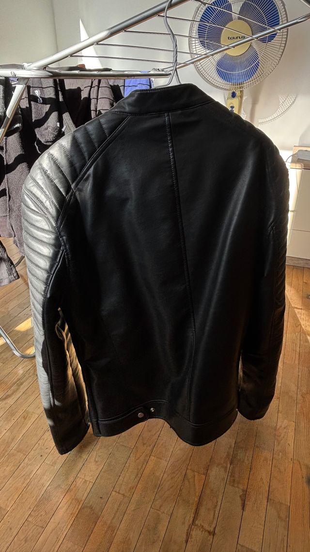 Chaqueta de cuero negra
