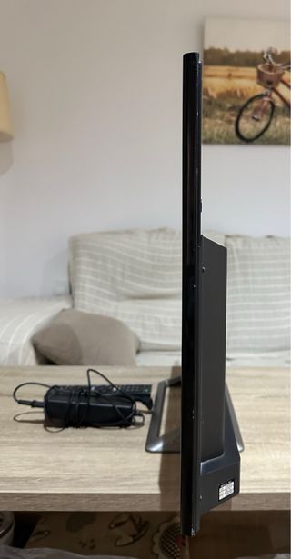 Televisor Sony Bravia Negro con soporte plateado