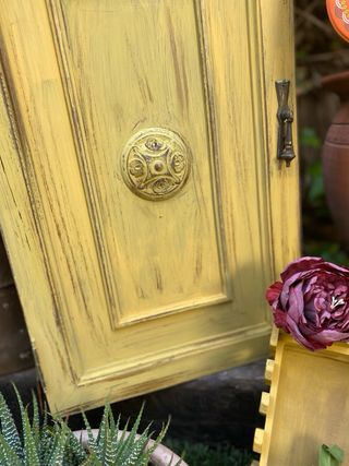 Lote puerta vintage amarilla y cajas decorativas