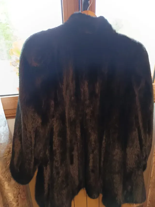 Abrigo de piel marrón