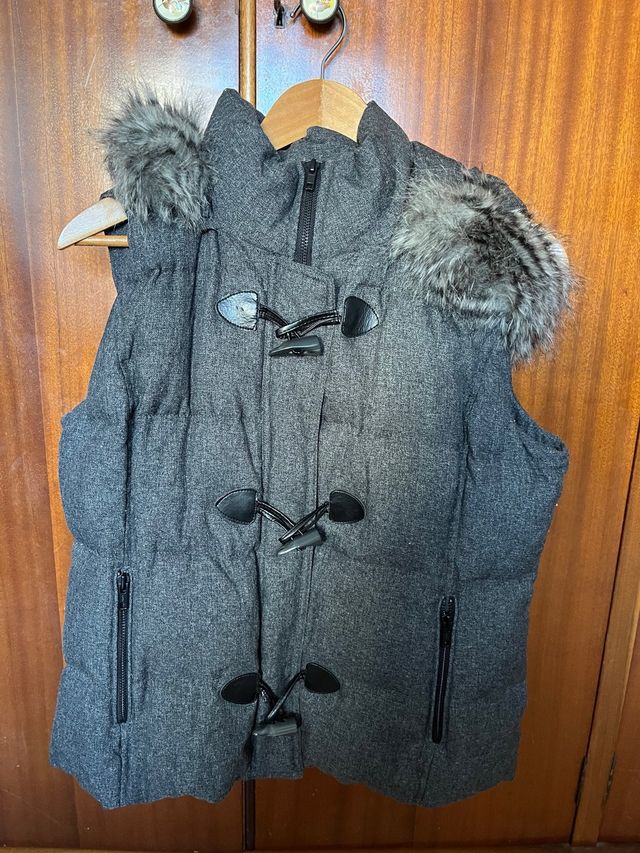 Chaleco plumífero mujer gris