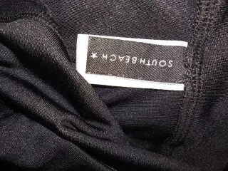 Mallas South Beach Negras y Rojas