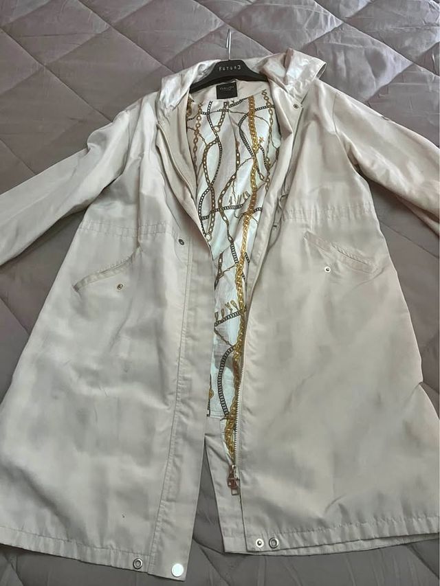 Spolverino beige con stampa catene