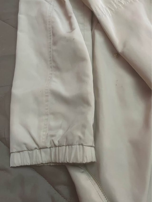 Spolverino beige con stampa catene