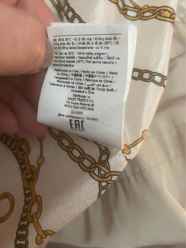 Spolverino beige con stampa catene