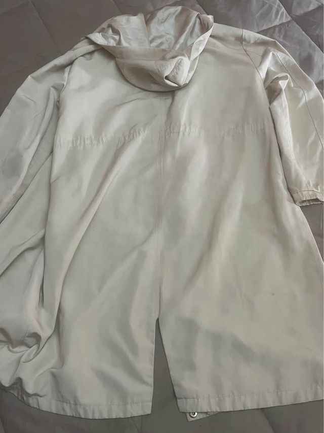 Spolverino beige con stampa catene