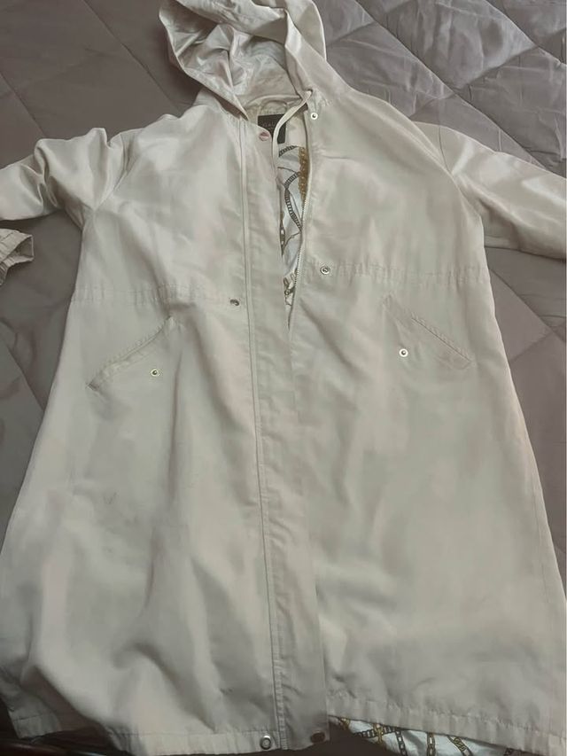 Spolverino beige con stampa catene