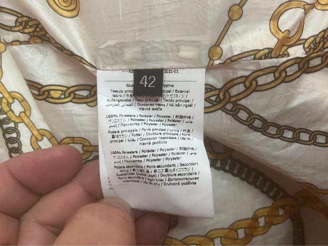 Spolverino beige con stampa catene