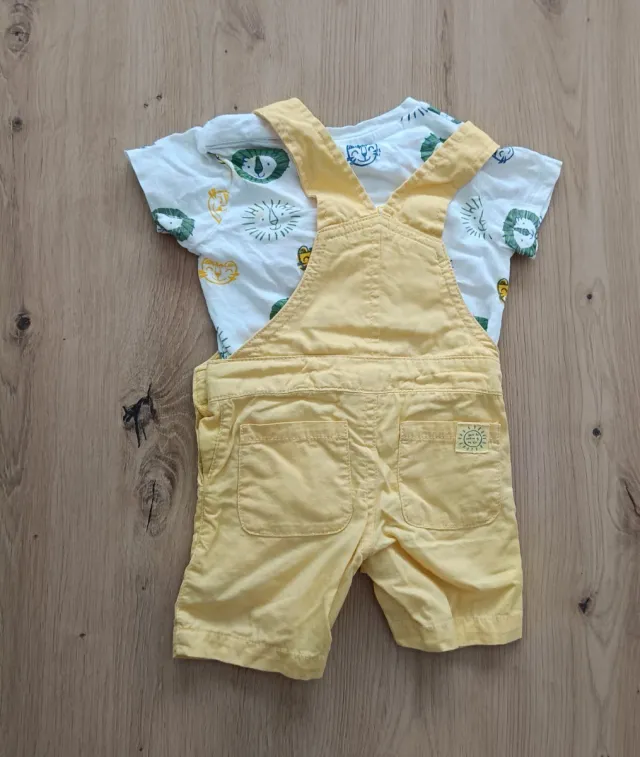 Peto y camiseta bebé de 6 a 12 meses de Sfera.